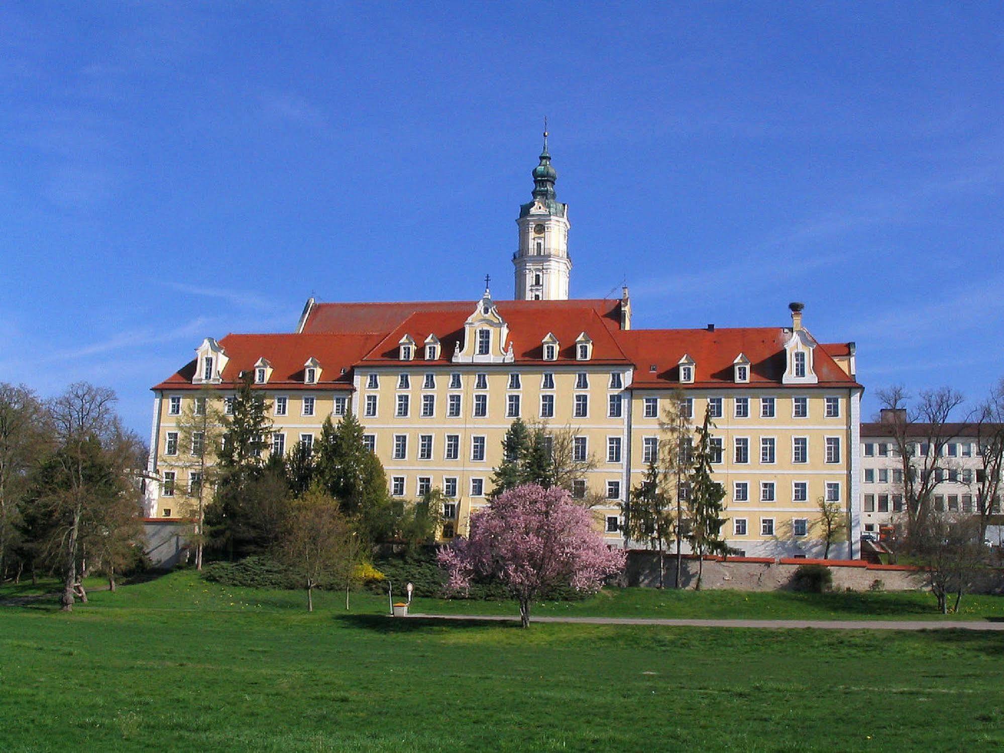 Aparthotel Donaustern Asbach-Baumenheim Ngoại thất bức ảnh