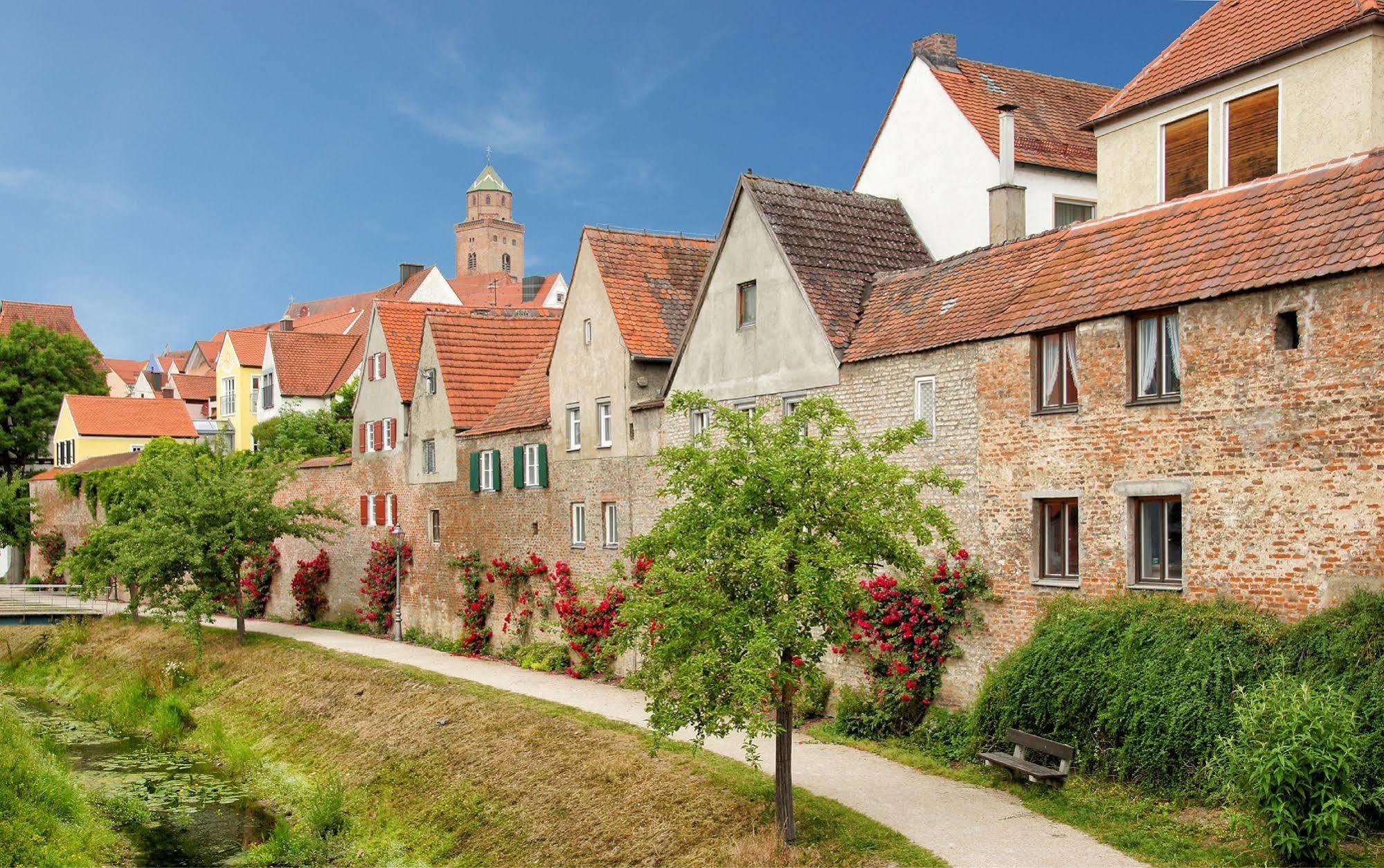 Aparthotel Donaustern Asbach-Baumenheim Ngoại thất bức ảnh