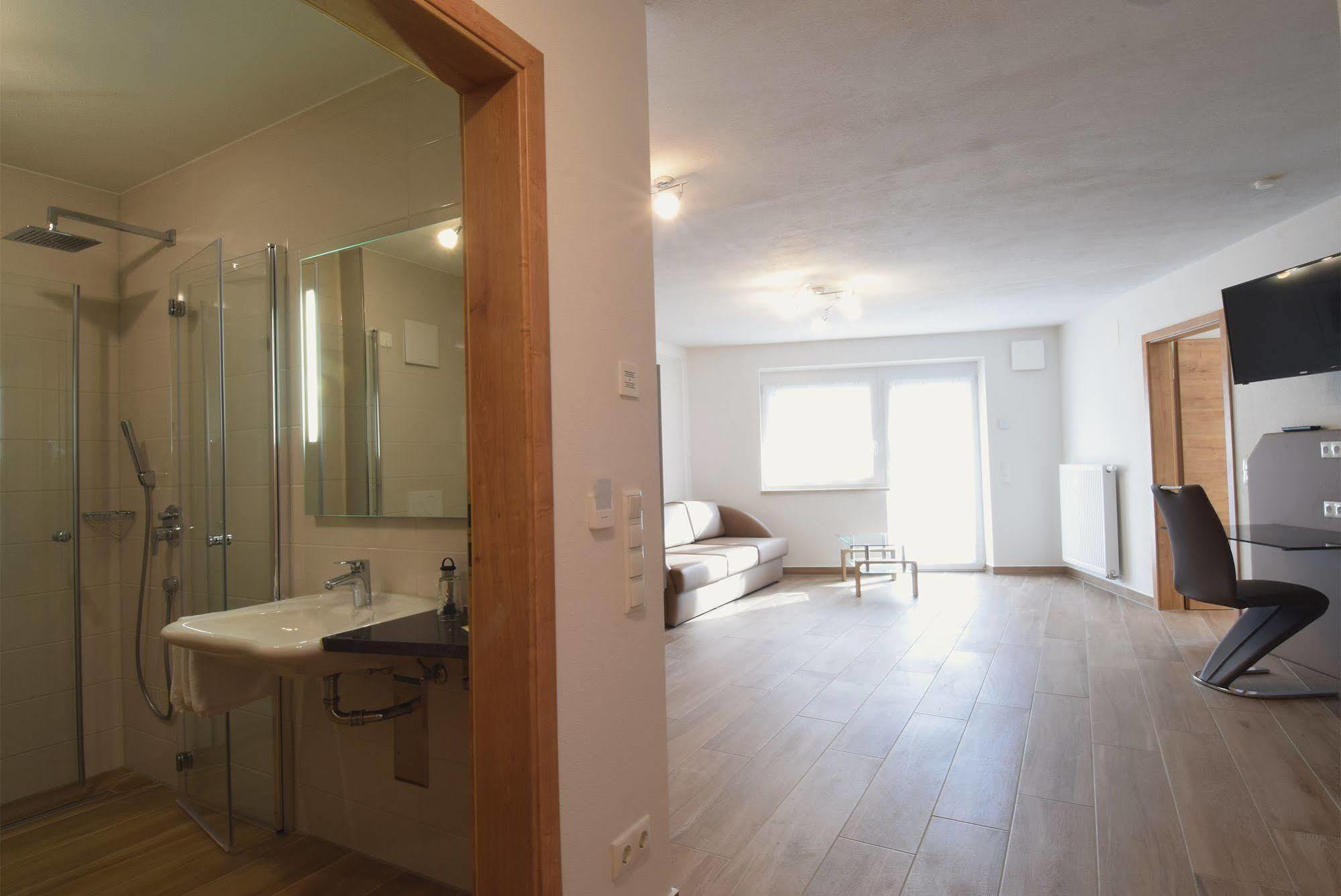 Aparthotel Donaustern Asbach-Baumenheim Ngoại thất bức ảnh