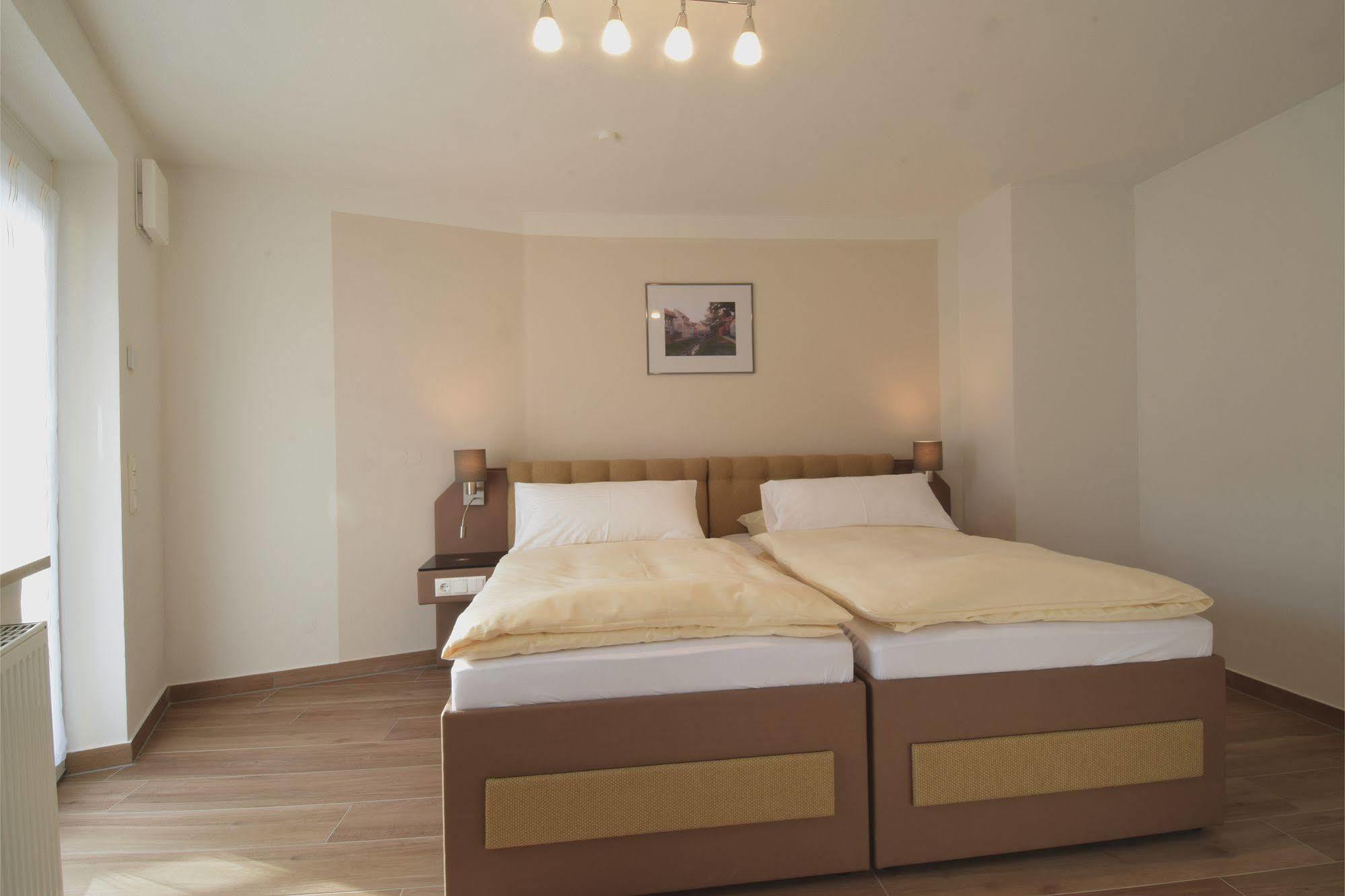 Aparthotel Donaustern Asbach-Baumenheim Ngoại thất bức ảnh