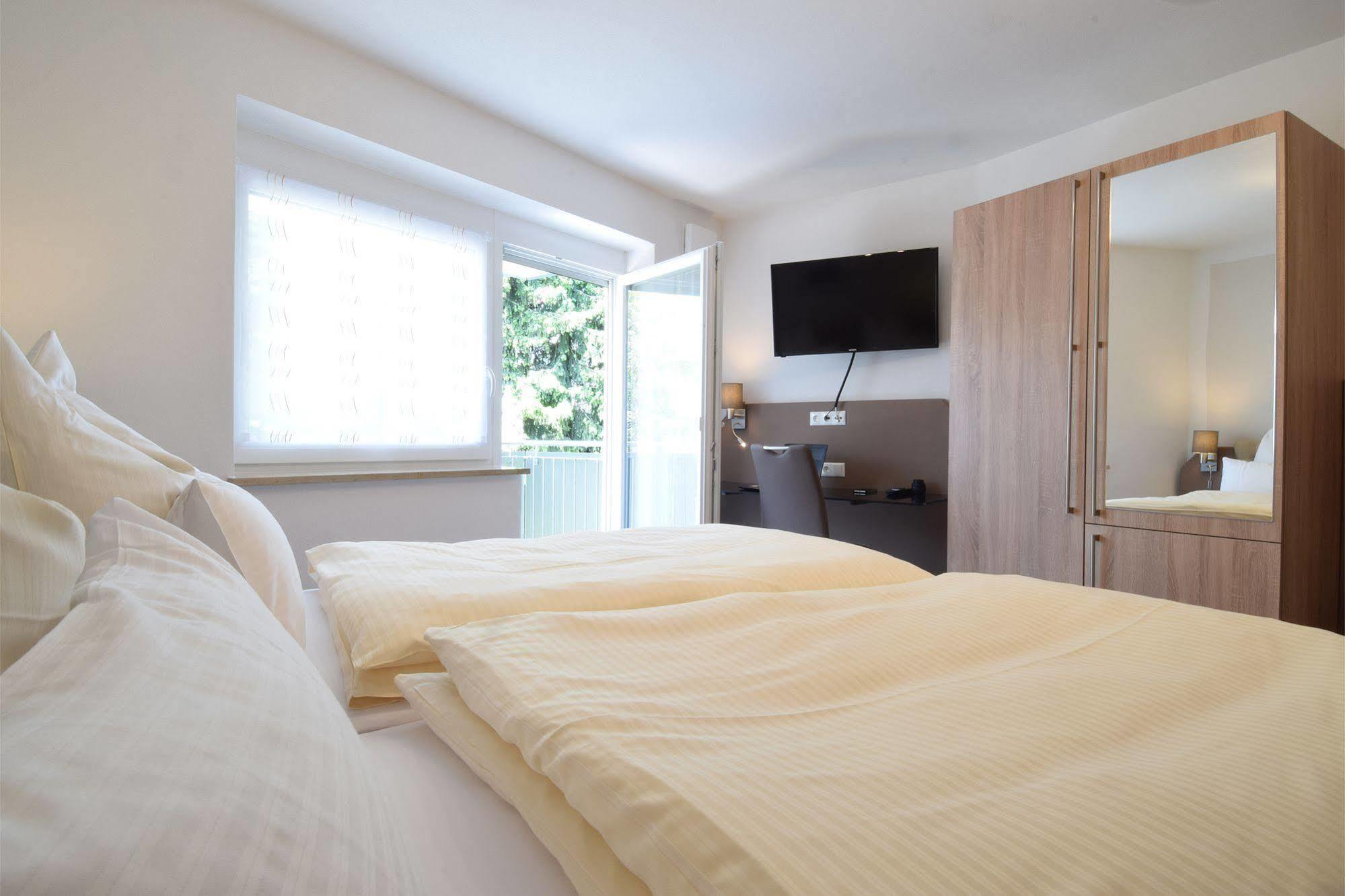 Aparthotel Donaustern Asbach-Baumenheim Ngoại thất bức ảnh